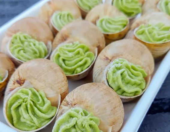 Набор 12 улиток в раковинах под соусом "Базилик"